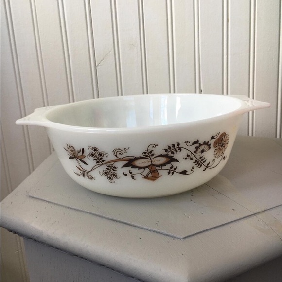 Pyrex dish - Picture 1 of 6